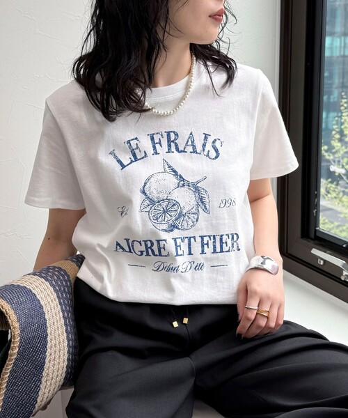 fredy emue（フレディエミュ）の「LemonコンパクトグラフィックTシャツ（Tシャツ/カットソー・レディース・ブラウン/ネイビー/オフホワイト・38）」の2枚目の写真