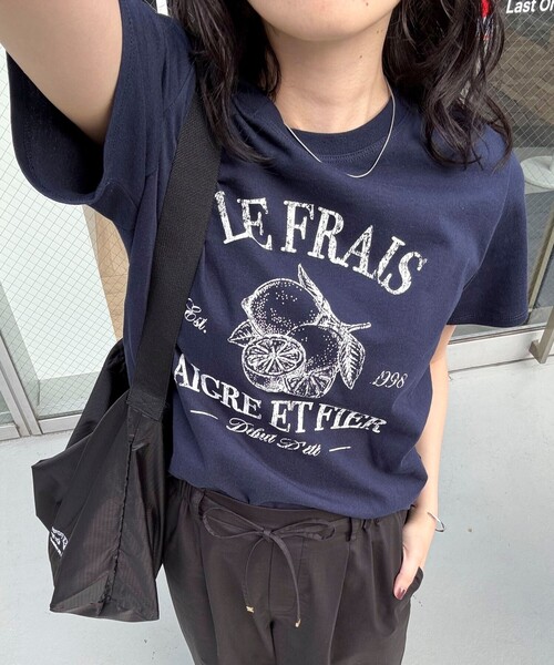 fredy emue（フレディエミュ）の「LemonコンパクトグラフィックTシャツ（Tシャツ/カットソー・レディース・ブラウン/ネイビー/オフホワイト・38）」の5枚目の写真
