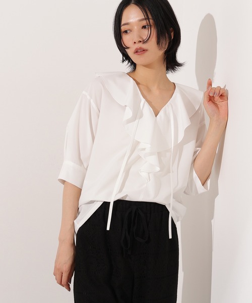 N.(N. Natural Beauty Basic)(エヌエヌナチュラルビューティーベーシック)の「ラッフルリボンブラウス(シャツ/ブラウス・レディース・オフホワイト/ブルー/イエロー・MEDIUM)」の2枚目の写真