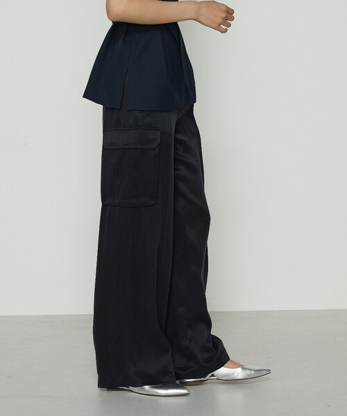 K.T KIYOKO TAKASE（キヨコタカセ）の「キュプラツイル サテンツイルワイドカーゴパンツ（その他パンツ・レディース・ネイビー/ベージュ/カーキ・9号/7号）」の6枚目の写真