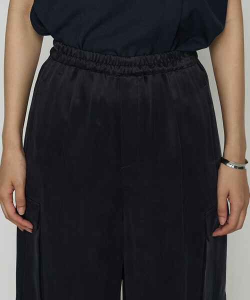 K.T KIYOKO TAKASE（キヨコタカセ）の「キュプラツイル サテンツイルワイドカーゴパンツ（その他パンツ・レディース・ネイビー/ベージュ/カーキ・9号/7号）」の16枚目の写真