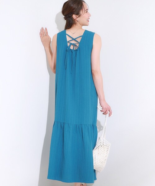 DRESKIP（ドレスキップ）の「【S-LL】後ろ姿も抜かりなく 1枚でサマ見え ティアードワンピース（ワンピース・レディース・ブルー系その他/ブラック/ダークブラウン・04/03/02/01）」の3枚目の写真