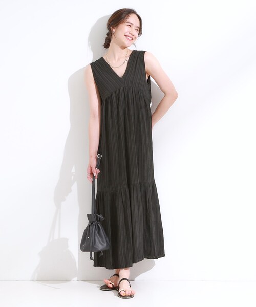 DRESKIP（ドレスキップ）の「【S-LL】後ろ姿も抜かりなく 1枚でサマ見え ティアードワンピース（ワンピース・レディース・ブルー系その他/ブラック/ダークブラウン・04/03/02/01）」の4枚目の写真