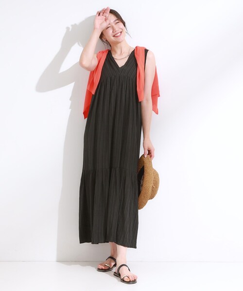 DRESKIP（ドレスキップ）の「【S-LL】後ろ姿も抜かりなく 1枚でサマ見え ティアードワンピース（ワンピース・レディース・ブルー系その他/ブラック/ダークブラウン・04/03/02/01）」の6枚目の写真