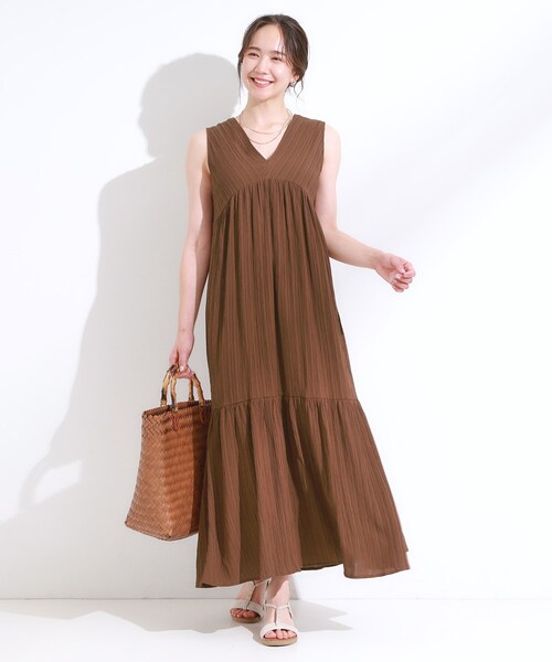 DRESKIP（ドレスキップ）の「【S-LL】後ろ姿も抜かりなく 1枚でサマ見え ティアードワンピース（ワンピース・レディース・ブルー系その他/ブラック/ダークブラウン・04/03/02/01）」の8枚目の写真