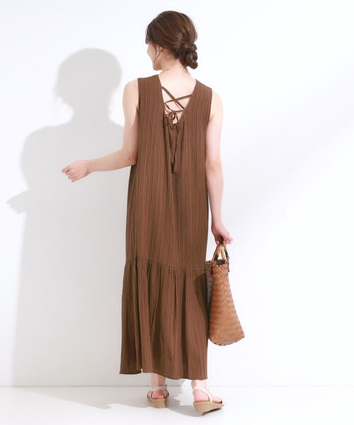 DRESKIP（ドレスキップ）の「【S-LL】後ろ姿も抜かりなく 1枚でサマ見え ティアードワンピース（ワンピース・レディース・ブルー系その他/ブラック/ダークブラウン・04/03/02/01）」の9枚目の写真