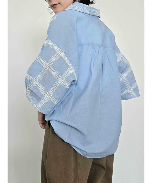 SM2（エスエムツー）の「スクエア刺繍袖タックシャツ（シャツ/ブラウス・レディース・サックスブルー/ブラック/オフホワイト/ブラウン・F）」の9枚目の写真
