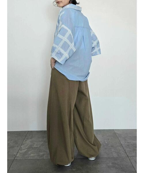 SM2（エスエムツー）の「スクエア刺繍袖タックシャツ（シャツ/ブラウス・レディース・サックスブルー/ブラック/オフホワイト/ブラウン・F）」の12枚目の写真