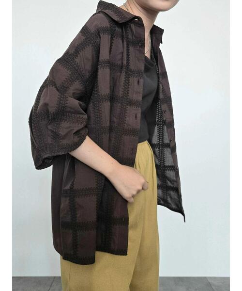 SM2（エスエムツー）の「スクエア刺繍袖タックシャツ（シャツ/ブラウス・レディース・サックスブルー/ブラック/オフホワイト/ブラウン・F）」の18枚目の写真