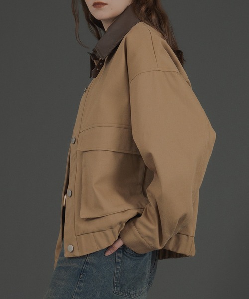 Mili affinity（ミリアフィニティー）の「フェイクレザー切り替えバイカラーワークジャケット（ブルゾン・レディース・ブラック/ベージュ/ブラウン・FREE）」の5枚目の写真