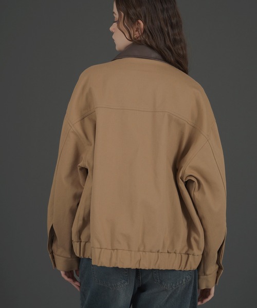 Mili affinity（ミリアフィニティー）の「フェイクレザー切り替えバイカラーワークジャケット（ブルゾン・レディース・ブラック/ベージュ/ブラウン・FREE）」の9枚目の写真