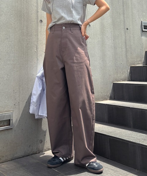 ISOOK(アイスー)の「ワイドエッグチノパンツ / バレルパンツ コクーンパンツ ハイウエスト ベージュ ブラウン カーキ ブラック ZOZOTOWN限定(チノパンツ・レディース・ブラウン/ブラック/カーキ/ライトベージュ・マルチサイズ)」の2枚目の写真