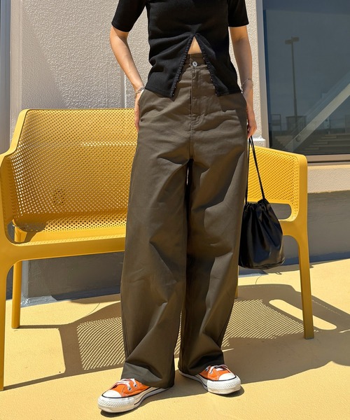 ISOOK(アイスー)の「ワイドエッグチノパンツ / バレルパンツ コクーンパンツ ハイウエスト ベージュ ブラウン カーキ ブラック ZOZOTOWN限定(チノパンツ・レディース・ブラウン/ブラック/カーキ/ライトベージュ・マルチサイズ)」の4枚目の写真