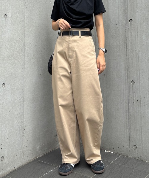 ISOOK(アイスー)の「ワイドエッグチノパンツ / バレルパンツ コクーンパンツ ハイウエスト ベージュ ブラウン カーキ ブラック ZOZOTOWN限定(チノパンツ・レディース・ブラウン/ブラック/カーキ/ライトベージュ・マルチサイズ)」の3枚目の写真