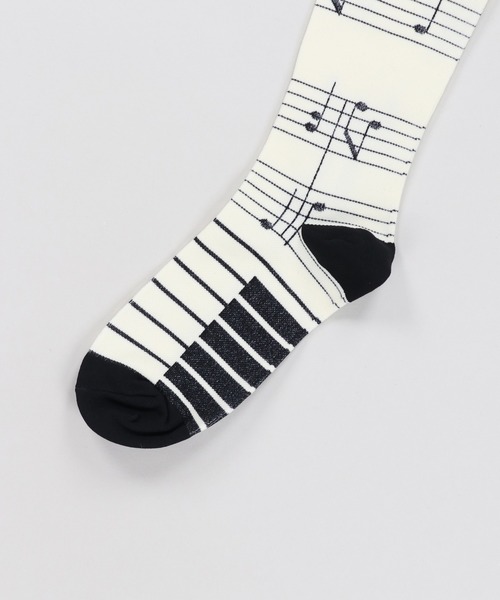 SPINNS（スピンズ）の「ハイソックス/ピアノ（ソックス/靴下・レディース・ホワイト×ブラック・ONESIZE）」の4枚目の写真