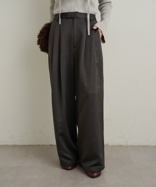 Omekashi(オメカシ)の「サテンパンツ(その他パンツ・レディース・チャコールグレー/ブラウン/ベージュ・TM/36/38)」の1枚目の写真