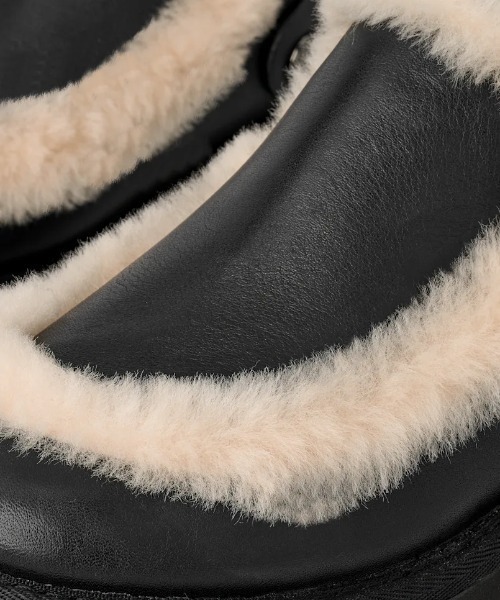 UGG(アグ)の「UGG/アグ/Esmee Leather Clog/エスミー レザー クロッグ/black(その他シューズ・レディース・ブラック・7/8)」の3枚目の写真