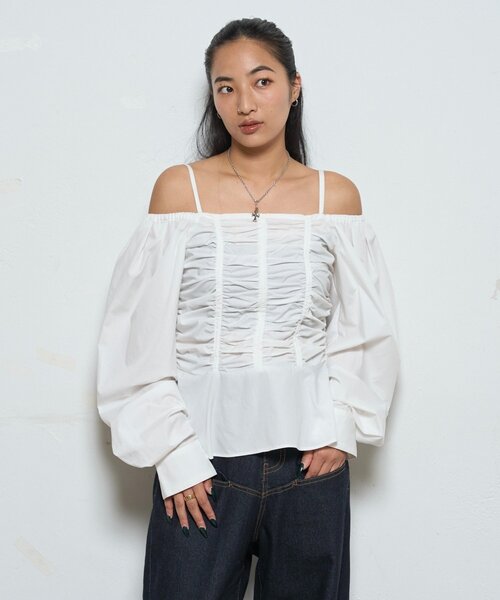 WHO'S WHO gallery（フーズフーギャラリー）の「2WAYオフショルダーパフスリーブブラウス（シャツ/ブラウス・レディース・ブラウン/ブラック/ホワイト/ブルー・FREE）」の5枚目の写真