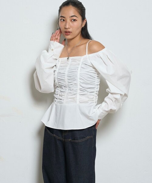 WHO'S WHO gallery（フーズフーギャラリー）の「2WAYオフショルダーパフスリーブブラウス（シャツ/ブラウス・レディース・ブラウン/ブラック/ホワイト/ブルー・FREE）」の6枚目の写真