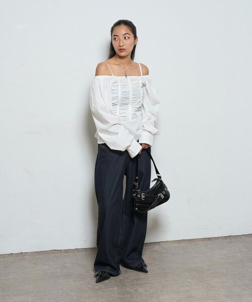 WHO'S WHO gallery（フーズフーギャラリー）の「2WAYオフショルダーパフスリーブブラウス（シャツ/ブラウス・レディース・ブラウン/ブラック/ホワイト/ブルー・FREE）」の13枚目の写真