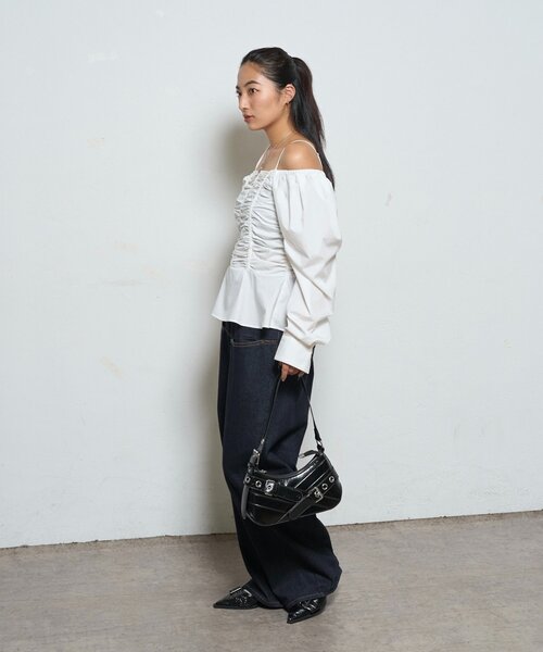 WHO'S WHO gallery（フーズフーギャラリー）の「2WAYオフショルダーパフスリーブブラウス（シャツ/ブラウス・レディース・ブラウン/ブラック/ホワイト/ブルー・FREE）」の14枚目の写真