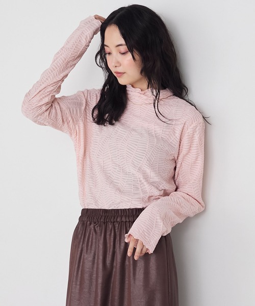 forksy.（フォルクシー）の「【forksy.】ジオメトリックデザイン シアーハイネックメローロングスリーブTシャツ（Tシャツ/カットソー・レディース・マスタード/ブラウン/ピンク/オフホワイト/ブラック・FREE）」の5枚目の写真