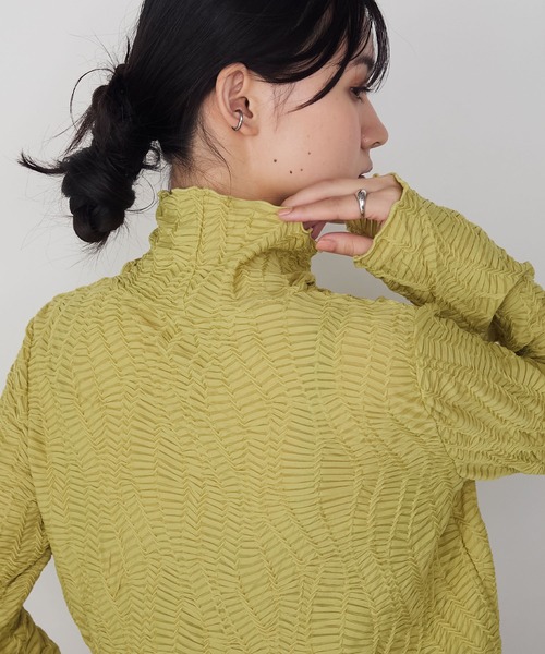 forksy.（フォルクシー）の「【forksy.】ジオメトリックデザイン シアーハイネックメローロングスリーブTシャツ（Tシャツ/カットソー・レディース・マスタード/ブラウン/ピンク/オフホワイト/ブラック・FREE）」の4枚目の写真