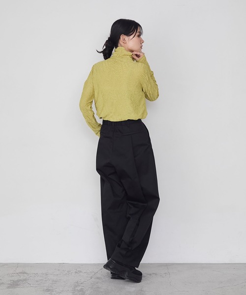 forksy.（フォルクシー）の「【forksy.】ジオメトリックデザイン シアーハイネックメローロングスリーブTシャツ（Tシャツ/カットソー・レディース・マスタード/ブラウン/ピンク/オフホワイト/ブラック・FREE）」の6枚目の写真