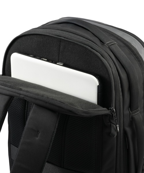 ace.(エース)の「エースジーン ビジネスリュック ラグレンティス B4サイズ収納可能 15.6inchPC収納 29L 1150g 2気室 68324(ビジネスバッグ・メンズ・ダークグレー/ブラック・FREE)」の7枚目の写真