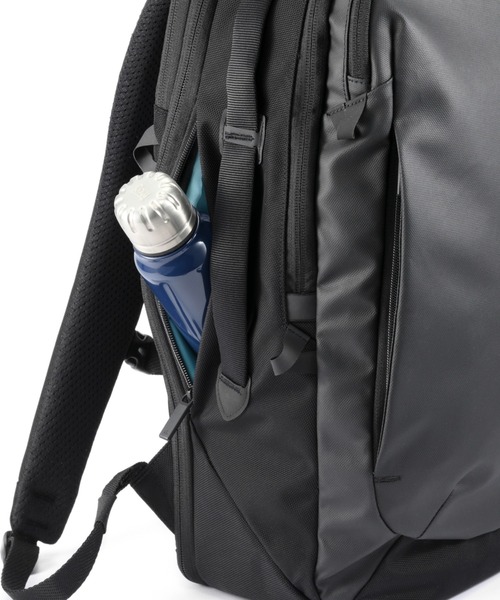 ace.(エース)の「エースジーン ビジネスリュック ラグレンティス B4サイズ収納可能 15.6inchPC収納 29L 1150g 2気室 68324(ビジネスバッグ・メンズ・ダークグレー/ブラック・FREE)」の9枚目の写真