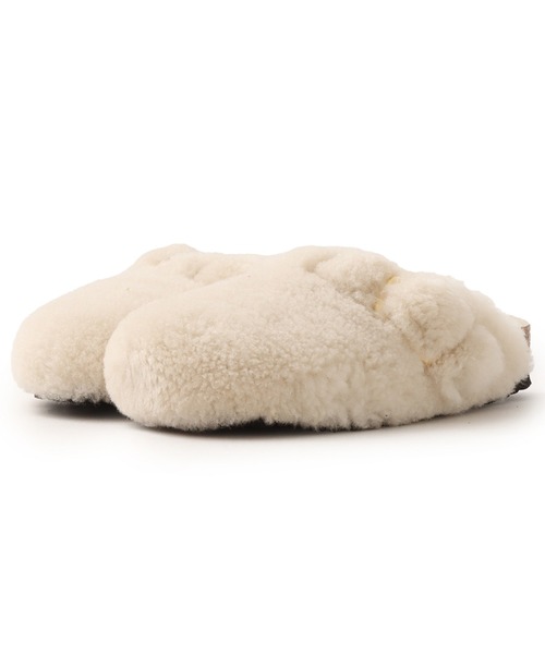 BIRKENSTOCK(ビルケンシュトック)の「BIRKENSTOCK BOSTON BIG BUCKLE TEDDY EGGSHELL LAF / ビルケンシュトック ボストン ビッグ バックル テディ エッグシェル LAF(サンダル・レディース・ホワイト・25.0cm/24.5cm/24.0cm/23.0cm)」の2枚目の写真