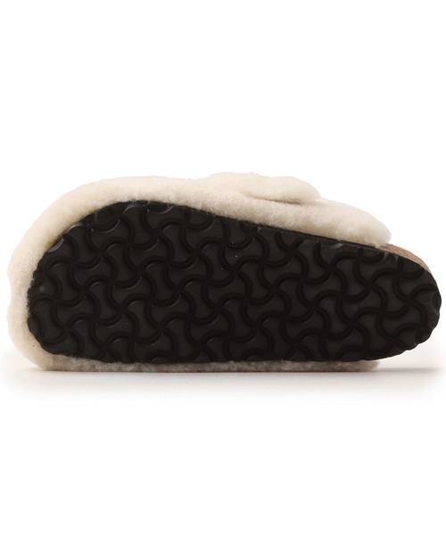 BIRKENSTOCK(ビルケンシュトック)の「BIRKENSTOCK BOSTON BIG BUCKLE TEDDY EGGSHELL LAF / ビルケンシュトック ボストン ビッグ バックル テディ エッグシェル LAF(サンダル・レディース・ホワイト・25.0cm/24.5cm/24.0cm/23.0cm)」の6枚目の写真