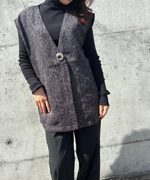 merrylatte（メリーラテ）の「ブローチ付き ツイードライク ジレ【Muller Rossi】（ベスト・レディース・ブラックミックス・FREE）」の5枚目の写真