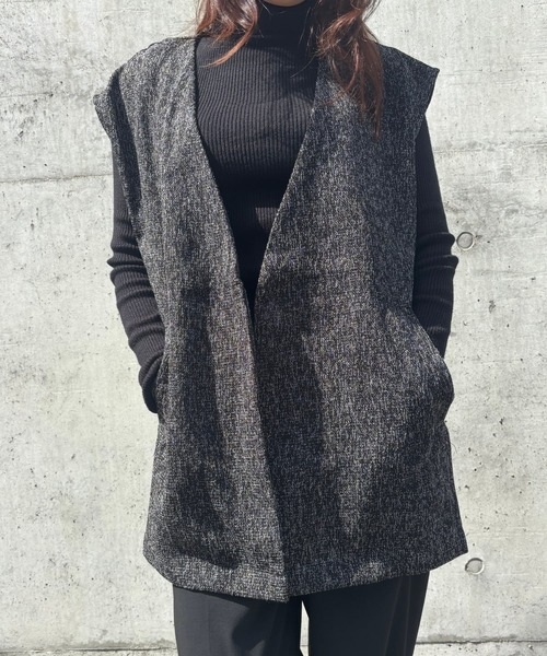 merrylatte（メリーラテ）の「ブローチ付き ツイードライク ジレ【Muller Rossi】（ベスト・レディース・ブラックミックス・FREE）」の2枚目の写真