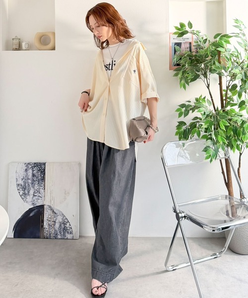 classicalelf(クラシカルエルフ)の「【接触冷感・吸水速乾・UVカット・防シワ機能付き】愛されレトロムードな大人カジュアル♪ドビーストライプロールアップシャツ(半袖)(シャツ/ブラウス・レディース・モカ/アイボリー/グレイッシュベージュ・SMALL/MEDIUM/LARGE/X-LARGE)」の6枚目の写真