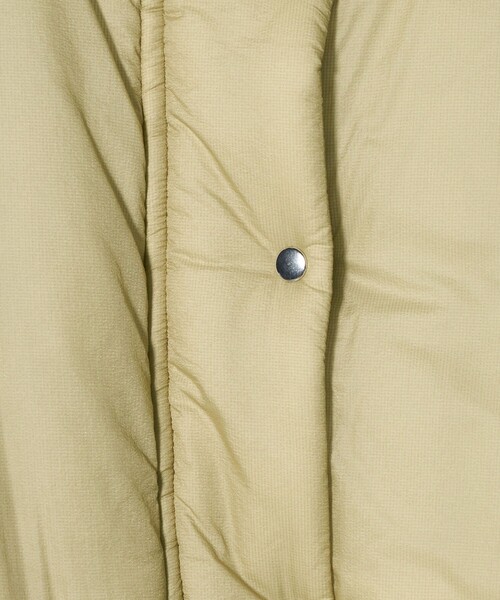 BEAUTY&YOUTH UNITED ARROWS（ビューティーアンドユースユナイテッドアローズ）の「ナイロンパデッド スタンドカラーブルゾン（その他アウター・レディース・ベージュ/ダークグレー・S/M）」の4枚目の写真