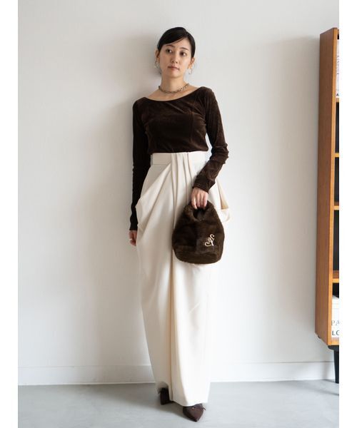 SNIDEL（スナイデル）の「カップインベロアカットソー（Tシャツ/カットソー・レディース・ブラウン/ベージュ/ブラック・F）」の9枚目の写真