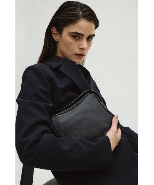 RIM.ARK（リムアーク）の「Boston leather mini bag ボストンレザーミニバッグ（ハンドバッグ・レディース・ダークブルー/ブラック・FREE）」の4枚目の写真