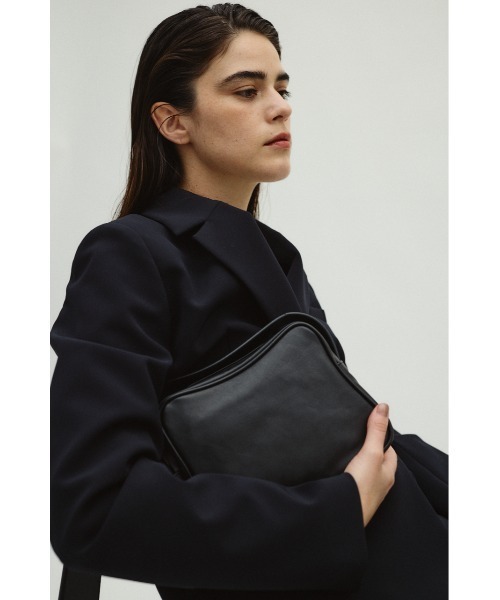 RIM.ARK（リムアーク）の「Boston leather mini bag ボストンレザーミニバッグ（ハンドバッグ・レディース・ダークブルー/ブラック・FREE）」の5枚目の写真