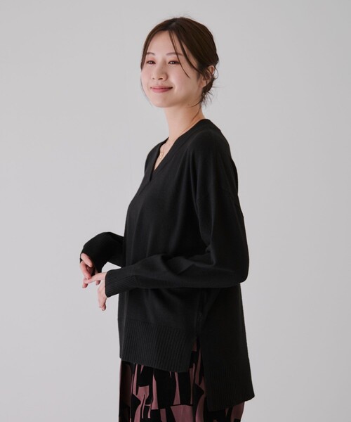 Jayro(ジャイロ)の「もちもちVネックニット(ニット/セーター・レディース・ブラック/グレー/レッド/ホワイト系その他・M)」の6枚目の写真