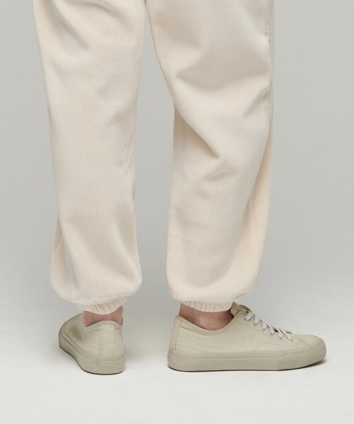MUSINSA STANDARD WOMAN（ムシンサスタンダードウーマン）の「ウィメンズベルベットコーデュロイスウェットパンツ[クリームベージュ]（スウェットパンツ・レディース・その他・SMALL/MEDIUM/LARGE/X-SMALL）」の6枚目の写真