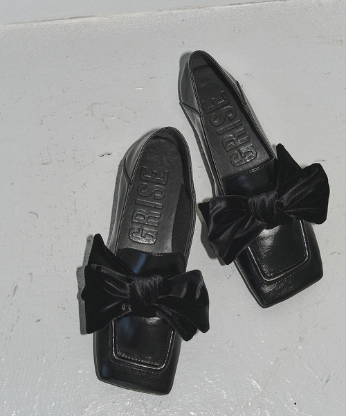 GRISE(グリーズ)の「GRISEワイドスクエアビッグリボンローファー(ローファー・レディース・ゴールド/カーキ/ブラック・23.5cm/24cm/24.5cm/25cm/22cm/22.5cm/23cm)」の2枚目の写真