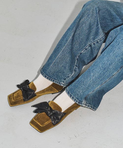 GRISE(グリーズ)の「GRISEワイドスクエアビッグリボンローファー(ローファー・レディース・ゴールド/カーキ/ブラック・23.5cm/24cm/24.5cm/25cm/22cm/22.5cm/23cm)」の5枚目の写真