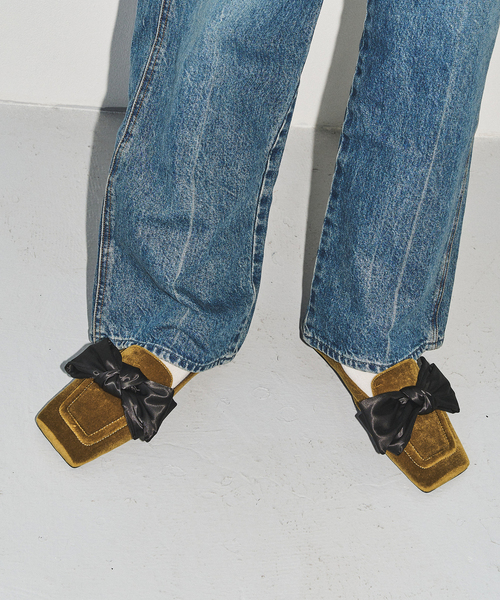 GRISE(グリーズ)の「GRISEワイドスクエアビッグリボンローファー(ローファー・レディース・ゴールド/カーキ/ブラック・23.5cm/24cm/24.5cm/25cm/22cm/22.5cm/23cm)」の6枚目の写真