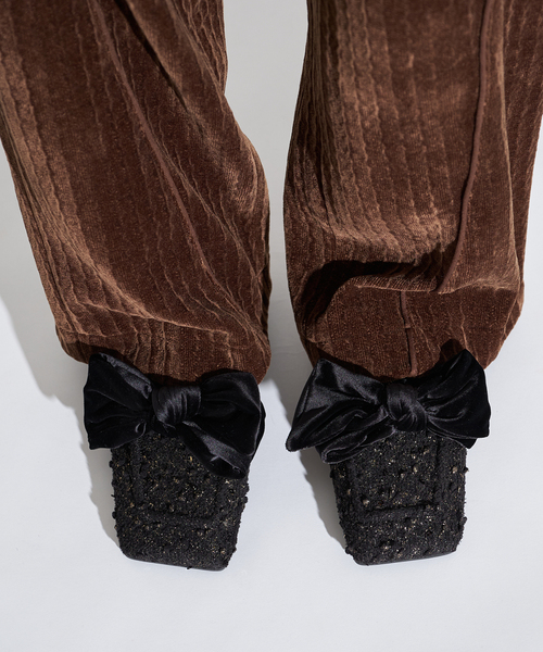 GRISE(グリーズ)の「GRISEワイドスクエアビッグリボンローファー(ローファー・レディース・ゴールド/カーキ/ブラック・23.5cm/24cm/24.5cm/25cm/22cm/22.5cm/23cm)」の19枚目の写真