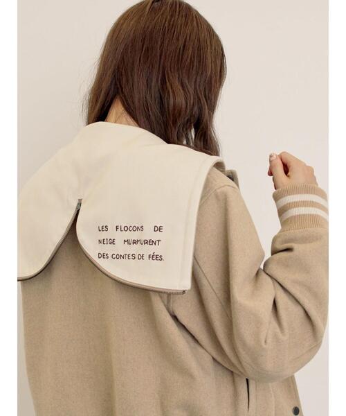 Samansa Mos2（サマンサ モスモス）の「ウール混セーラーカラー2WAY刺繍スタジャン（ブルゾン・レディース・グレー/ベージュ/ネイビー・F）」の2枚目の写真