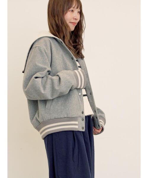 Samansa Mos2（サマンサ モスモス）の「ウール混セーラーカラー2WAY刺繍スタジャン（ブルゾン・レディース・グレー/ベージュ/ネイビー・F）」の4枚目の写真