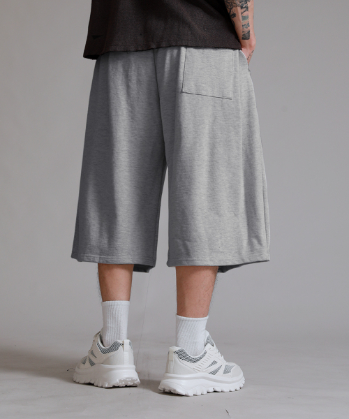 LIKE THE MOST（ライクザモースト）の「トレーニングピンタック8部バミューダパンツ_メランジ（スウェットパンツ・レディース・ミックスグレー・MEDIUM/LARGE/X-LARGE）」の3枚目の写真