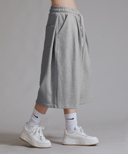 LIKE THE MOST（ライクザモースト）の「トレーニングピンタック8部バミューダパンツ_メランジ（スウェットパンツ・レディース・ミックスグレー・MEDIUM/LARGE/X-LARGE）」の5枚目の写真