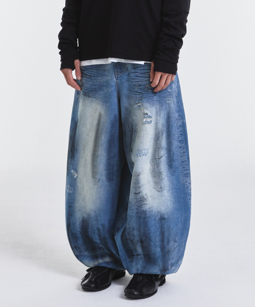 KICHUL(キチョル)の「DEEP OIL WASHED BALLOON DENIM PANTS (BLUE)(デニムパンツ・レディース・その他・X-SMALL/LARGE/SMALL/MEDIUM)」の1枚目の写真